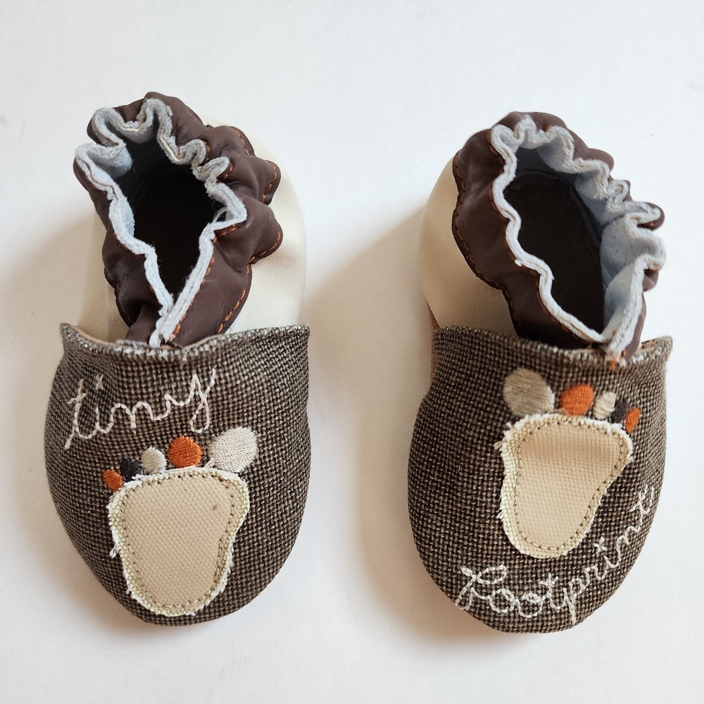 Robeez 0-6 Months Baby Shoes Tiny Footprints